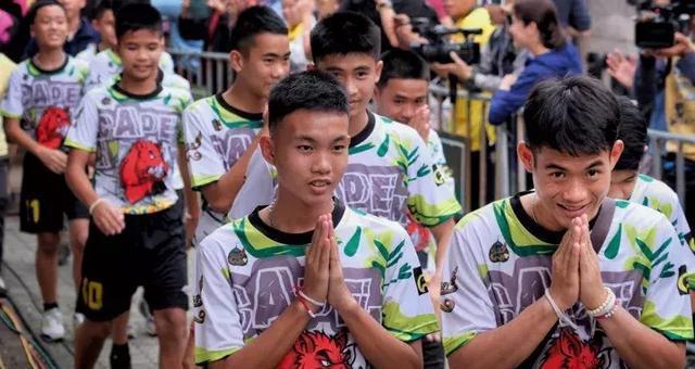 探索泰国足球技巧的魅力（提升技能、拓展视野，泰国足球教学来袭！）