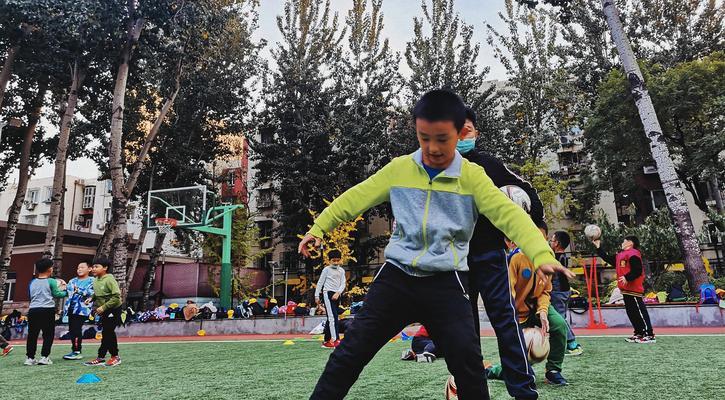 儿童学习足球技巧的重要性（提升儿童足球技巧，助力成为未来球星）