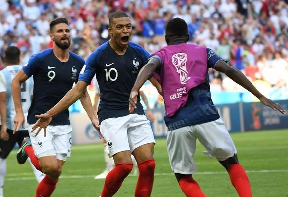 法国以进球击败波兰，赢得足球世界杯胜利（战胜波兰，法国成功夺得世界杯冠军）