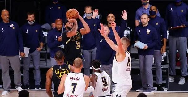 NBA历史上三双排行榜的巅峰辉煌（探索球场上的全能之王——NBA单赛季三双排行榜）