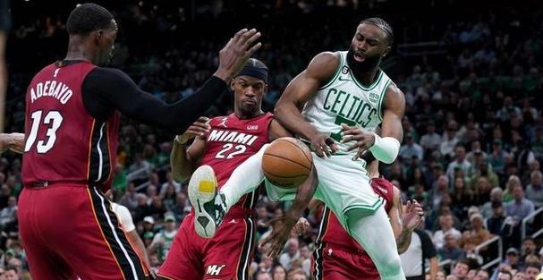 NBA史上得分王排行榜（揭秘历代篮球巨星的得分霸主地位，回顾经典瞬间）