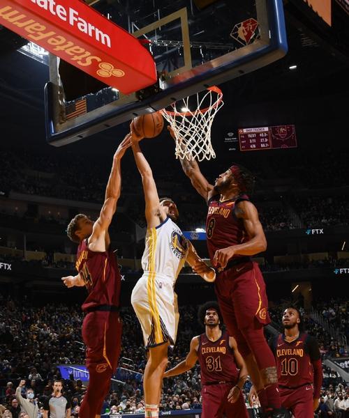 NBA得分排行榜之汤普森（勇士射手库里影子的延续，汤普森成为历史最佳三分射手）