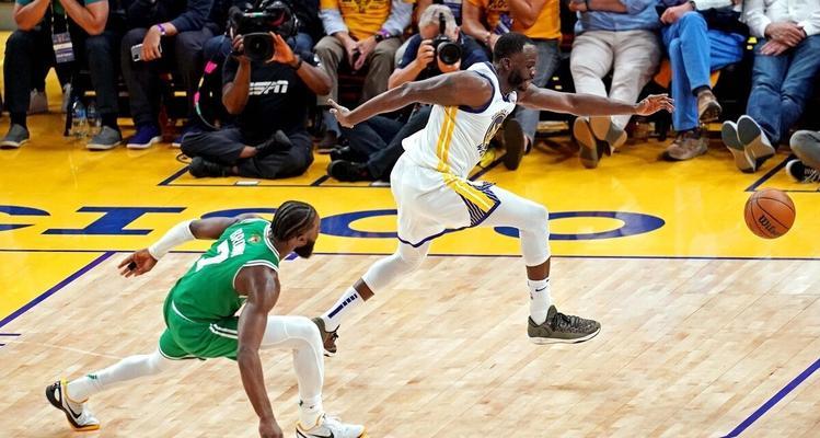 NBA抢断场均排行榜前十（探秘NBA历史上抢断场均最高的十位球员，他们的防守如影随形）