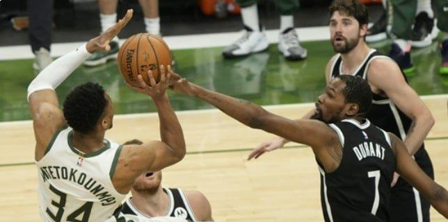 NBA常规赛得分上双排行榜揭晓——巨星们的得分表现如何？