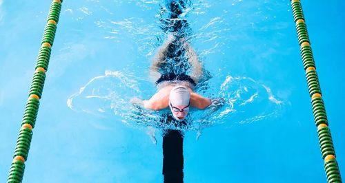 游泳小技巧-助你在水中游得更快更顺畅（掌握这些游泳小窍门，让你轻松成为游泳高手）