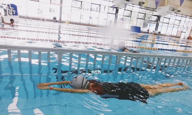 游泳蹬腿技巧大腿动的重要性（掌握游泳蹬腿技巧，提升游泳效果）