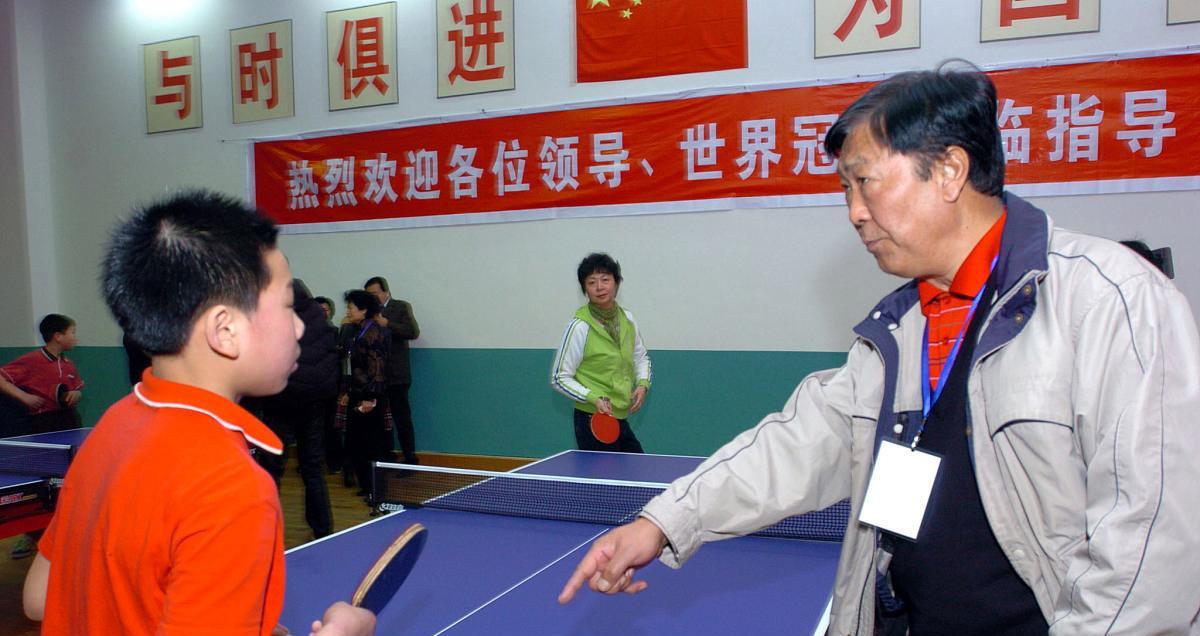 乒乓球横拍长胶打法的技巧与应用（掌握乒乓球横拍长胶，提升击球速度和旋转效果）