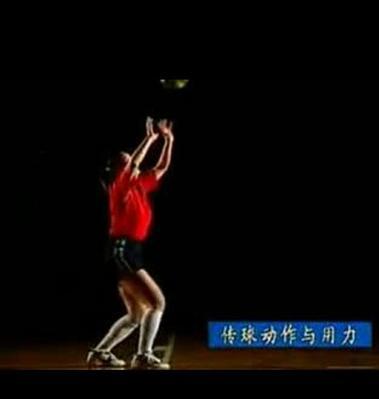 排球并步动作要领（掌握关键并步动作，成为排球高手）