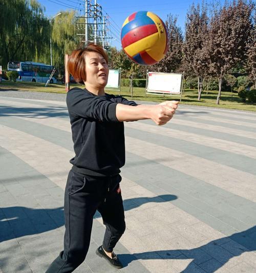 掌握排球自转技术的要领（提升球员水平的关键技术）