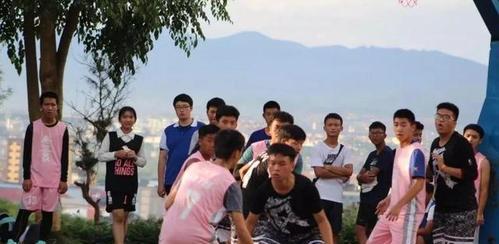全场破人盯人防守篮球的重要性与技巧（提升防守水平，全面掌握对手，实现比赛胜利）