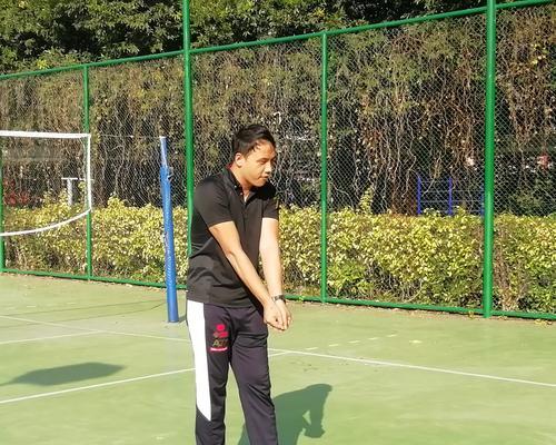 提高排球传垫水平的关键动作要领（以传垫结合的技巧和技术，轻松掌握排球基本功）
