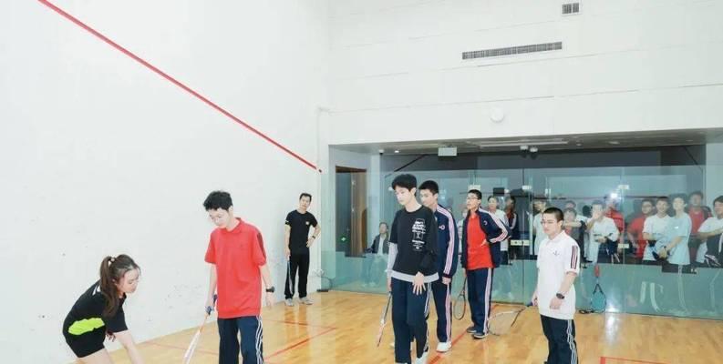 以老师篮球操双手排球动作要领（掌握双手排球基本技巧，提升篮球操表演水平）