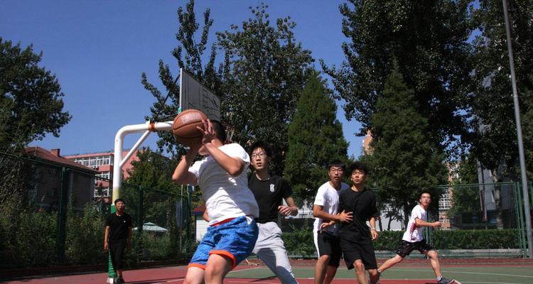 揭秘篮球泰式防守规则——细致入微、巧妙无比（篮球泰式防守规则的应用技巧与关键策略）