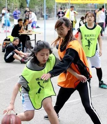 提高女子3v3篮球赛防守技巧的关键方法（以强化个人防守和团队配合为核心，打造无懈可击的防守体系）