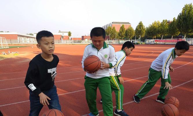 提升篮球防守水平的有效训练方法（以U6篮球防守脚步练习为例，助您打好篮球基础）