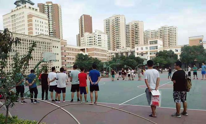 大学生打篮球防守差的原因（挑战和解决之道）