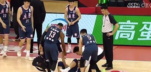 提高篮球防守缩脚能力的训练方法（让你成为篮球场上的防守利器）