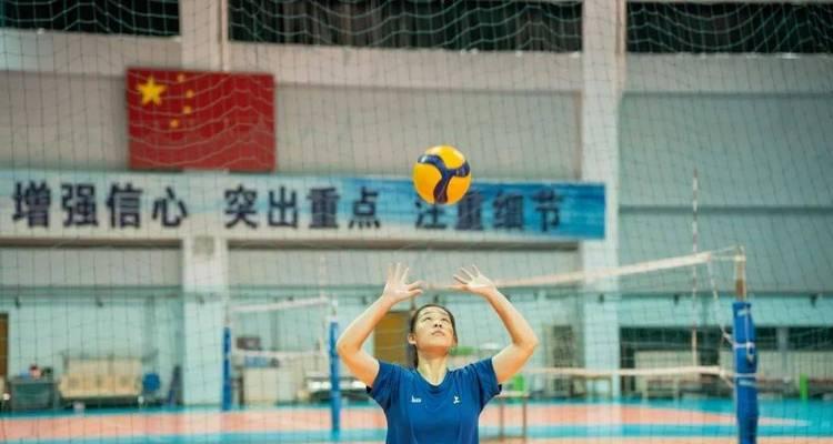 如何以肩部放松进行排球动作（学会正确的排球动作，保护肩部健康）