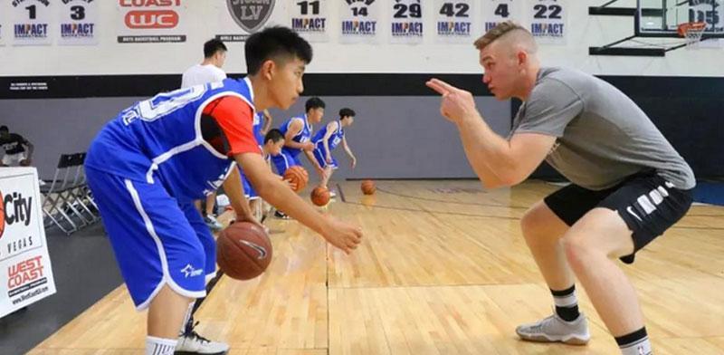 美国青少年篮球防守脚步慢的问题（探讨提高青少年篮球防守效率的方法）