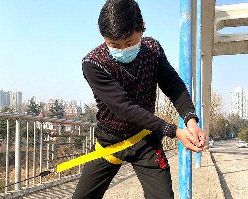 乒乓球教学（提高乒乓球技术水平，学会正确的脚下蹬转动作）