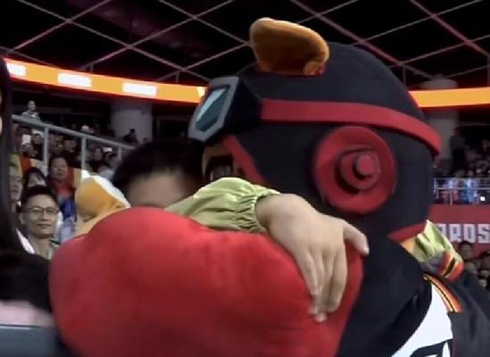 篮球防守中捂眼的必要性（提高集中力与反应速度的关键技巧）