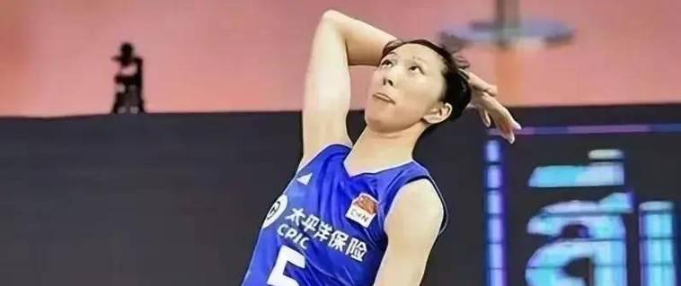 打篮球的防守之道（揭秘篮球比赛中防守队员的压线技巧和策略）