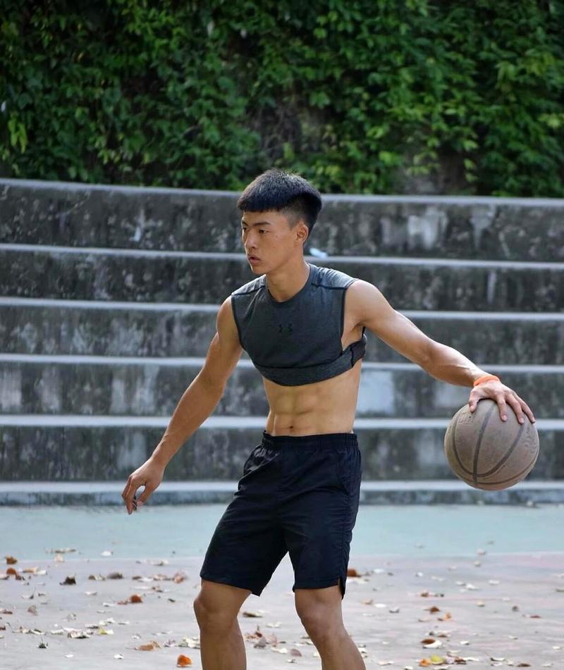 篮球防守员的灵活双手（运动技巧）