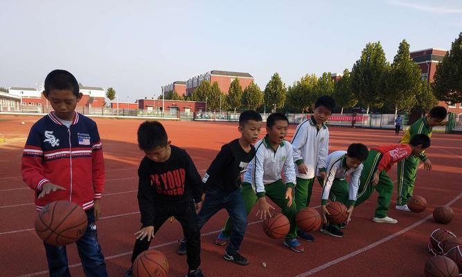 提高篮球防守能力的关键——脚步训练（从零基础开始，打造坚实的防守基础）