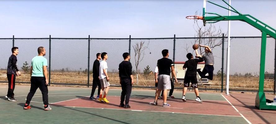 突破强硬防守的秘诀（努力、技巧和智慧，你也能战胜强硬防守）