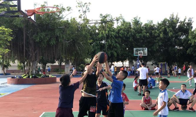 篮球兴趣班教学（提高篮球技巧，打造坚实防守基础）