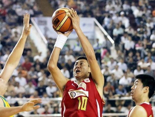 合法的篮球防守位置及其关键性（通过正确的防守位置提高篮球比赛的胜率）
