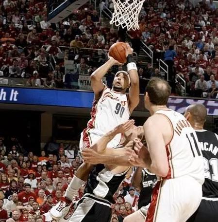 NBA防守战术（探讨防守战术中防守人对持球人的压制效果及关键因素）