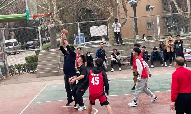 探索篮球一守二攻防守训练的有效性（以团队协作为核心，提升篮球战术水平）