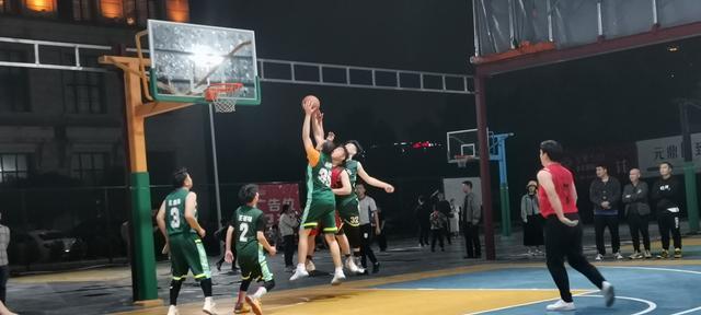 高中生5v5篮球防守战术的关键要素（提升胜率的战术技巧与训练方法）