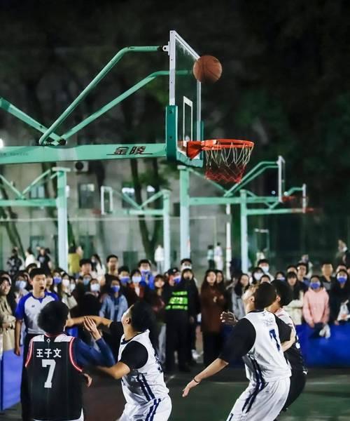 提升篮球技巧，1v1追击防守练习助你突破自我（挑战你的对手，锻炼篮球防守技巧）