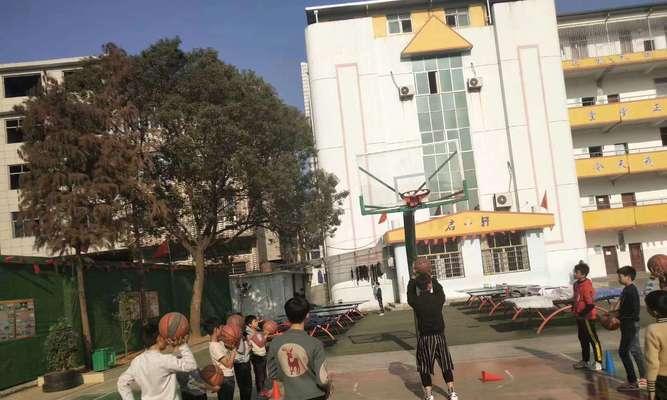 小学生打篮球的防守技巧（全面提升篮球防守水平，让你成为防守利器）