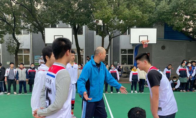 篮球进攻防守脚步训练的重要性（提升运动员技术水平的关键训练方法）