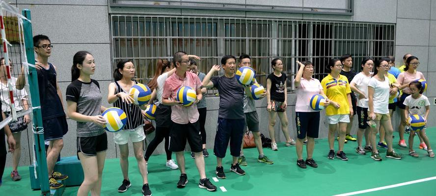 如何正确进行排球跳步接球动作（提高技巧，掌握关键细节，轻松应对各种球路）