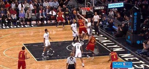 如何有效防守对手而不犯规？（掌握技巧和策略，让你成为无懈可击的防守者）