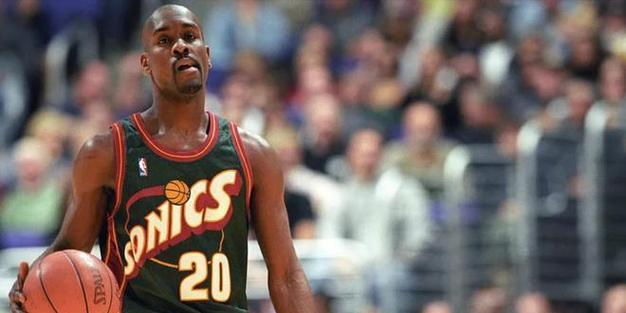 NBA球员场均持球时间排行榜出炉！（探索场上王者的统治力，谁是最值得关注的球员？）