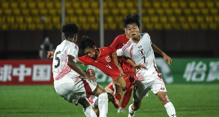 足球技巧大揭秘（踢出足球场上的绝妙身影，尽显足球魅力）