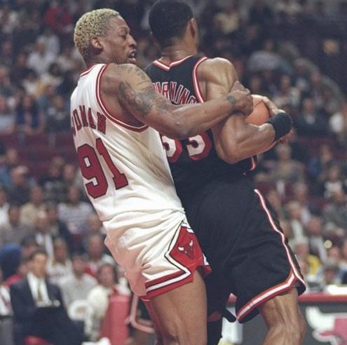 NBA历史经典对手排行榜（一触即发的篮球传奇，历史上最伟大的对手之间的较量）