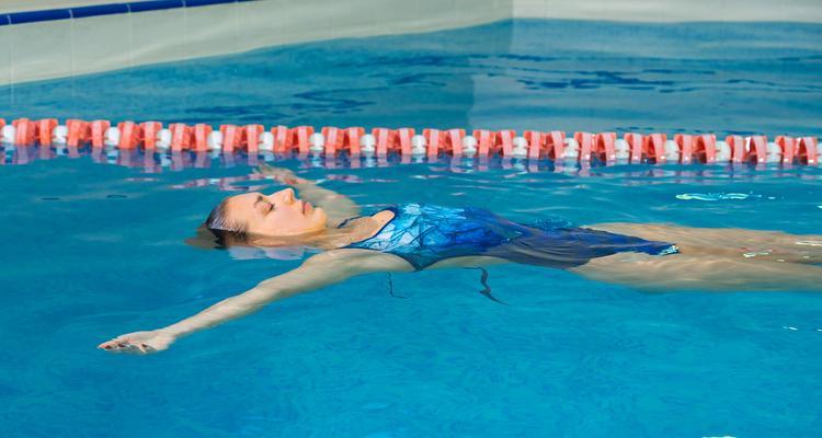 掌握游泳技巧，提升憋气与吐气能力（游泳技巧的重要性与训练方法）